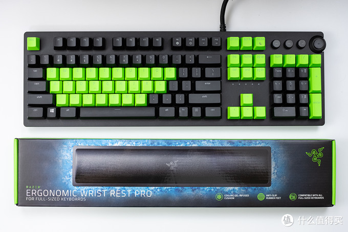 给黑换绿，拒绝打油：雷蛇 Razer 双色注塑PBT键帽升级套件+腕托 组合