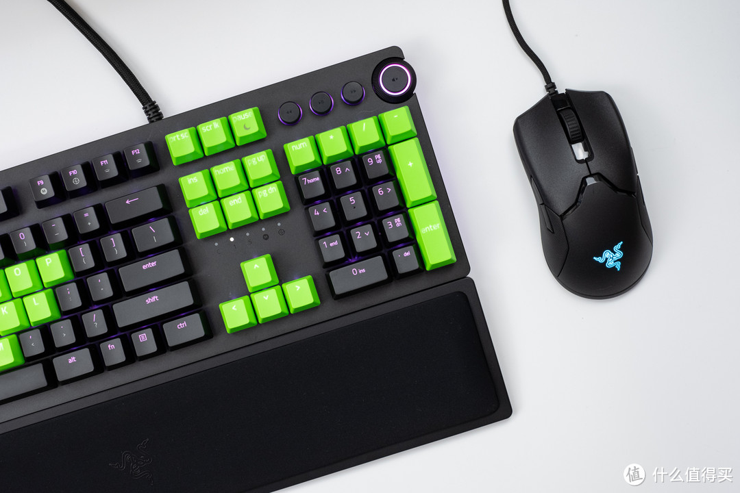 给黑换绿,拒绝打油:雷蛇 Razer 双色注塑PBT键帽升级套件+腕托 组合