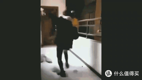 7款儿童雪地靴测评:最负盛名的U*G,这款又硬又不防滑!