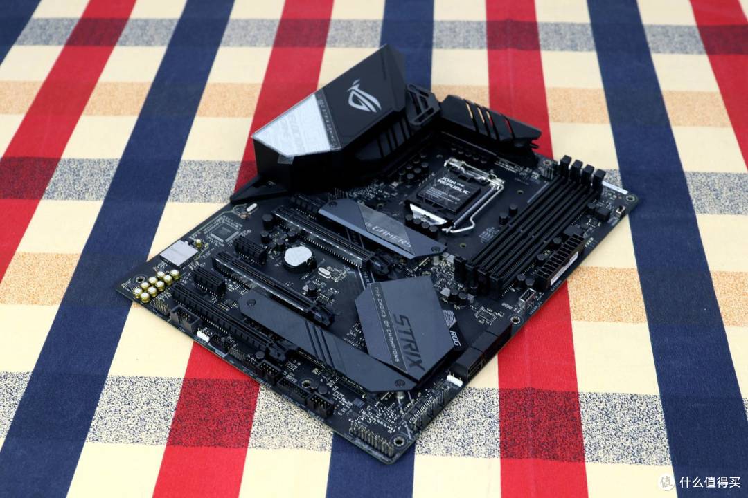 装机配置单:ROG Z390+D60G+9700K必酷BASE500 装机实录