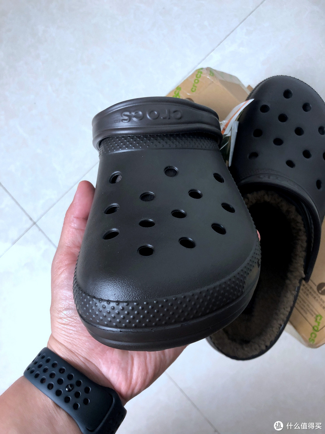 双11买的拖鞋现在终于能穿了-Crocs 卡骆驰 203591 暖棉拖鞋