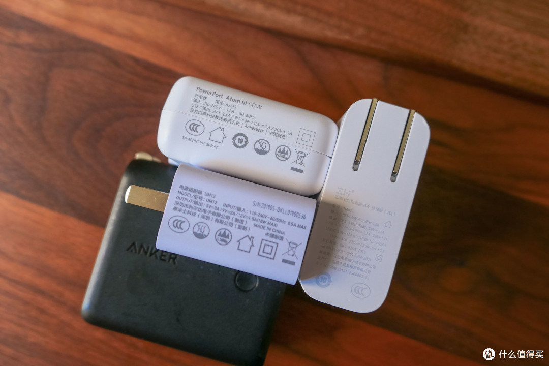 不得不感叹科技的进步，18W、65W、60W的充电器，一个比一个小