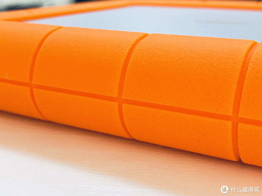 经典百看不厌：LaCie Rugged RAID Shuttle外观赏析+简单测试