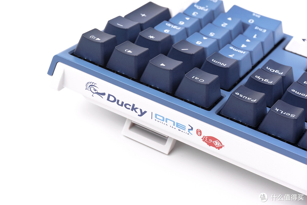 Ducky one2 海岸线 Logo特写