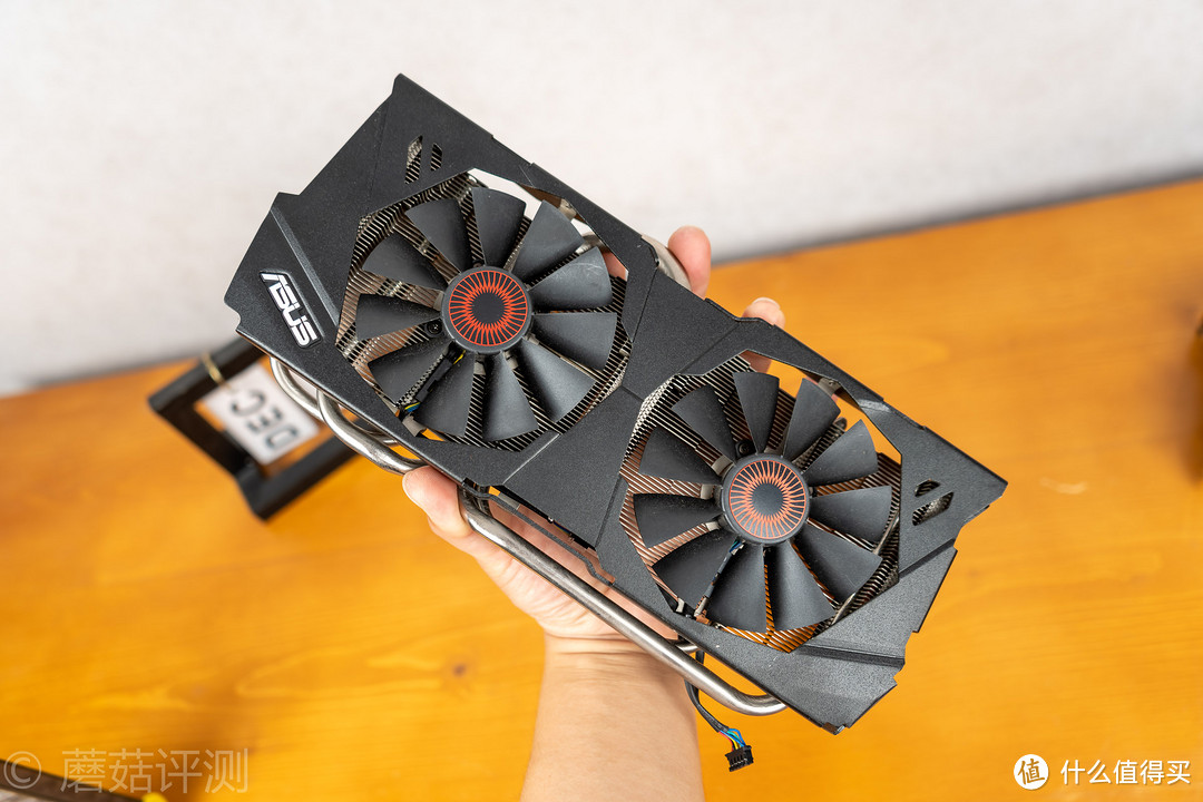 简单几步，就能让显卡恢复青春！华硕STRIX GTX 980 DC2OC显卡 拆解清灰