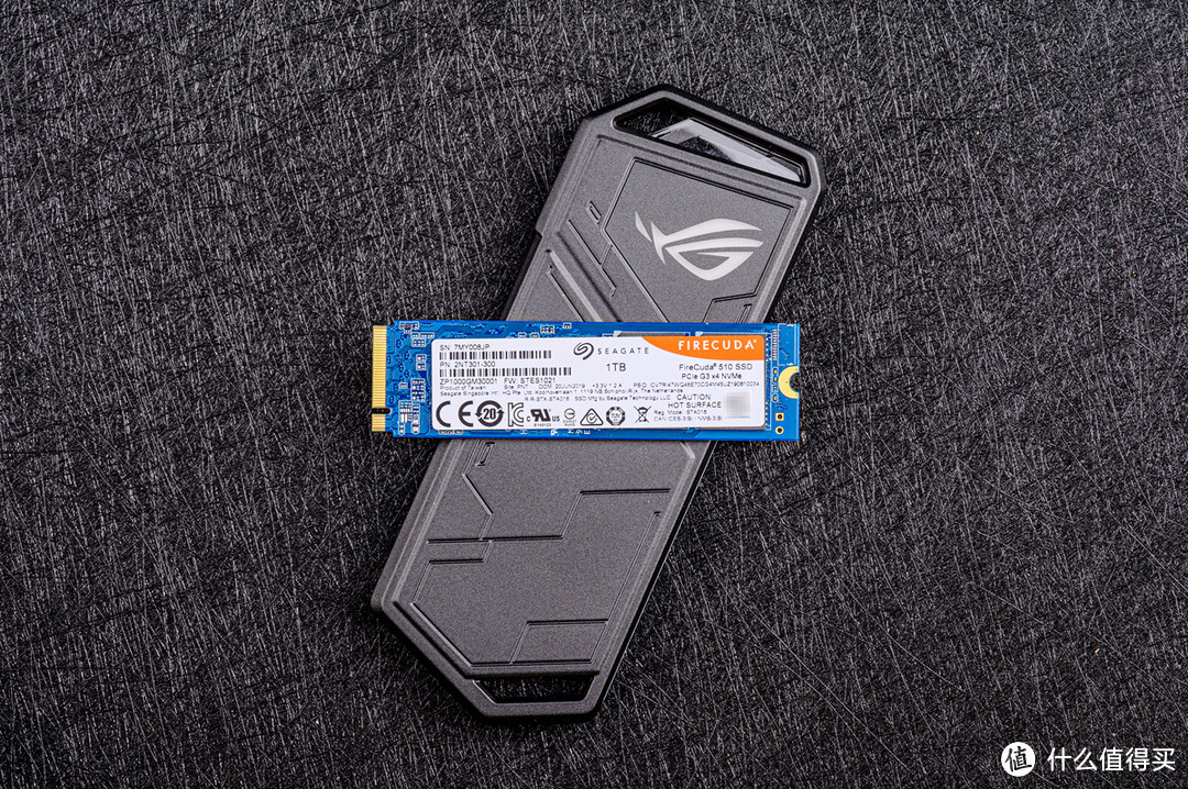 信仰随身走，让高速数据备份插上RGB的翅膀，ROG STRIX ARION SSD外接盒