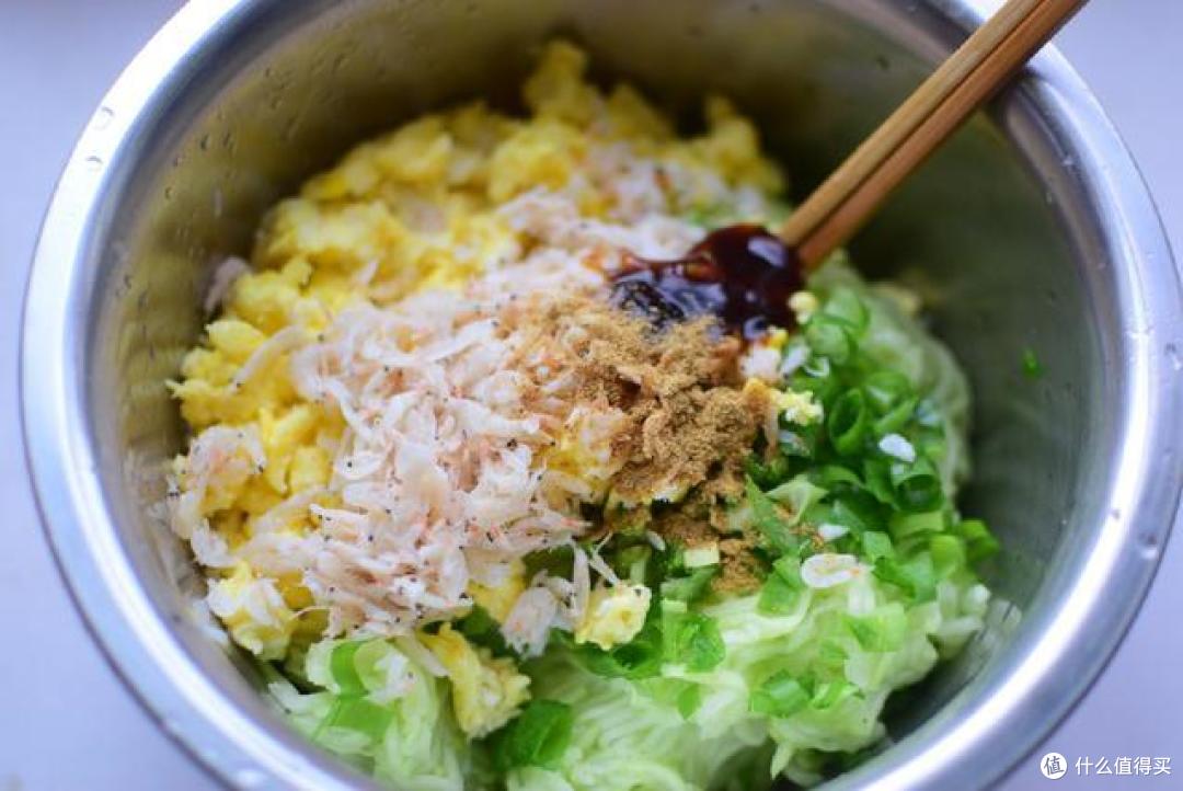 素馅饺子,我只爱吃这个馅,加点虾皮,特别香,早餐都能吃一盘