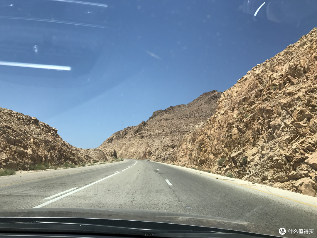 都是峭壁的死海公路