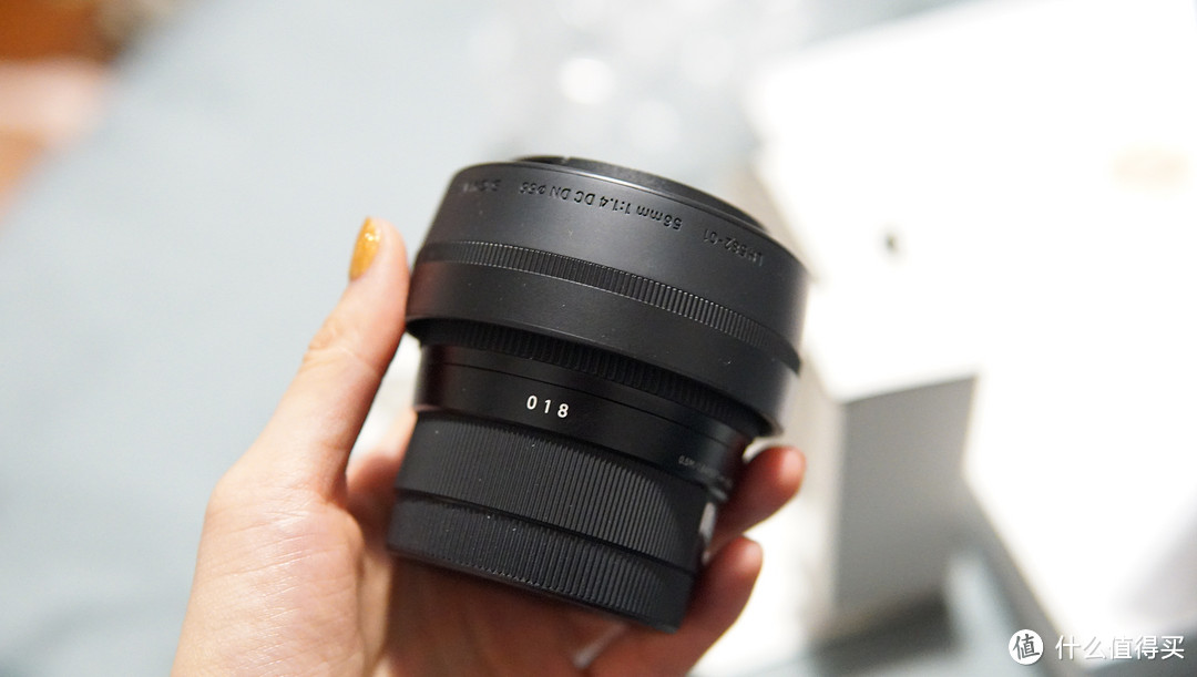 拼多多入手的「适马 56mm F1.4 」镜头开箱及实拍体验（内含真人秀）