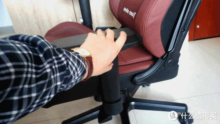 买不起超跑，但你可以享受这款仿超跑设计的电竞椅：2000元的安德斯特赤焰王座电竞椅体验评测