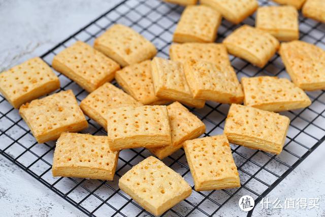 吃一口就爱上的蛋黄饼干，层次分明酥得一塌糊涂，做法其实很简单