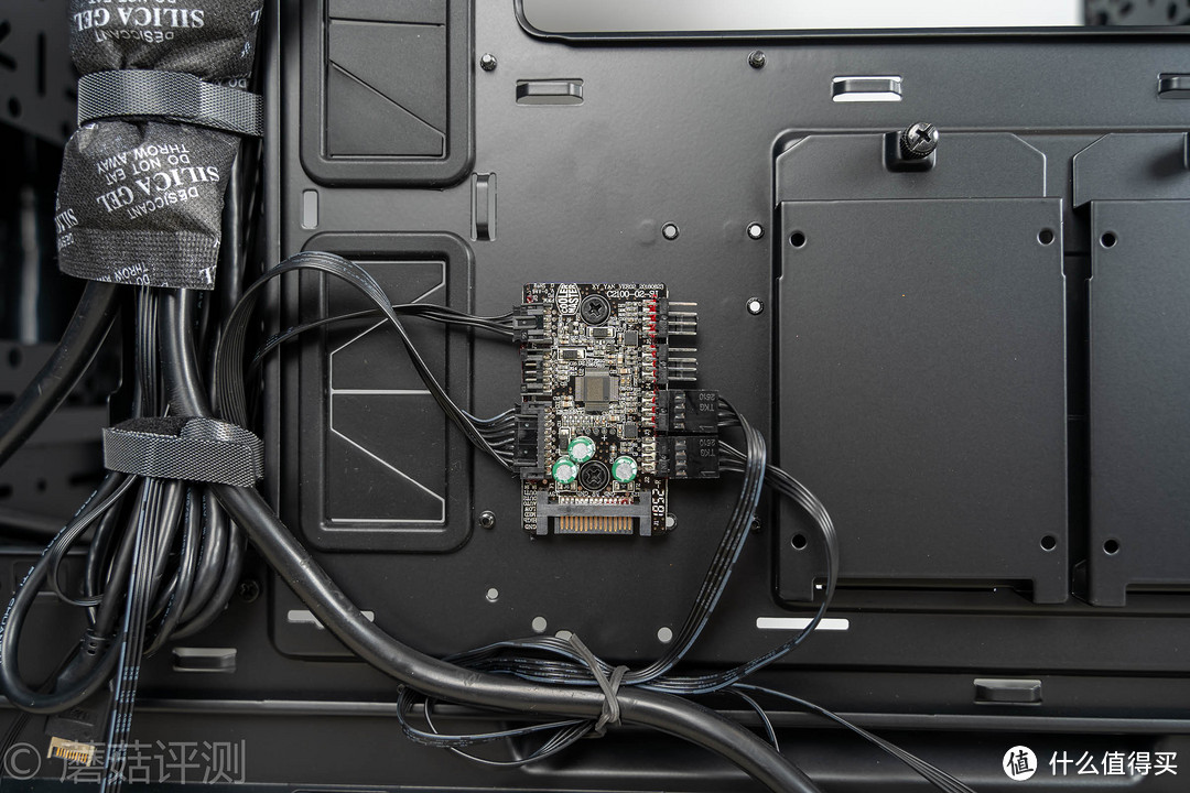那一抹金色,让人欲罢不能、酷冷至尊(CoolerMaster)SL600M金色版 全塔机箱 评测