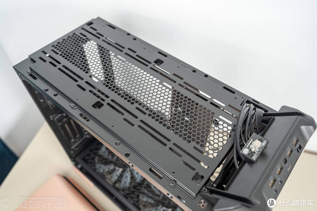 那一抹金色，让人欲罢不能、酷冷至尊(CoolerMaster)SL600M金色版 全塔机箱 评测