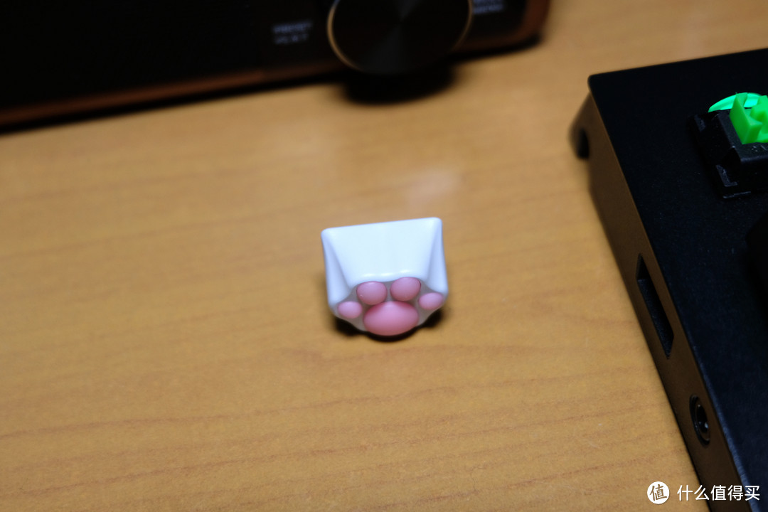 给键盘来一点不一样的感觉，ZOMO 粉白猫爪透光金属键帽 开箱