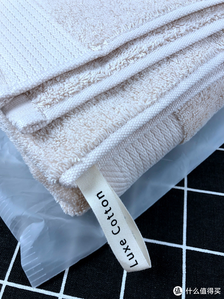 ​非常厚重，目前的主力浴巾-三利 A类加厚长绒棉缎边大浴巾 70×150cm 使用感受