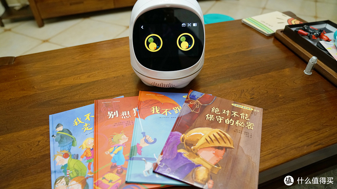 指哪学哪，绘本伴读—阿尔法蛋大蛋 2.0学习机器人使用体验
