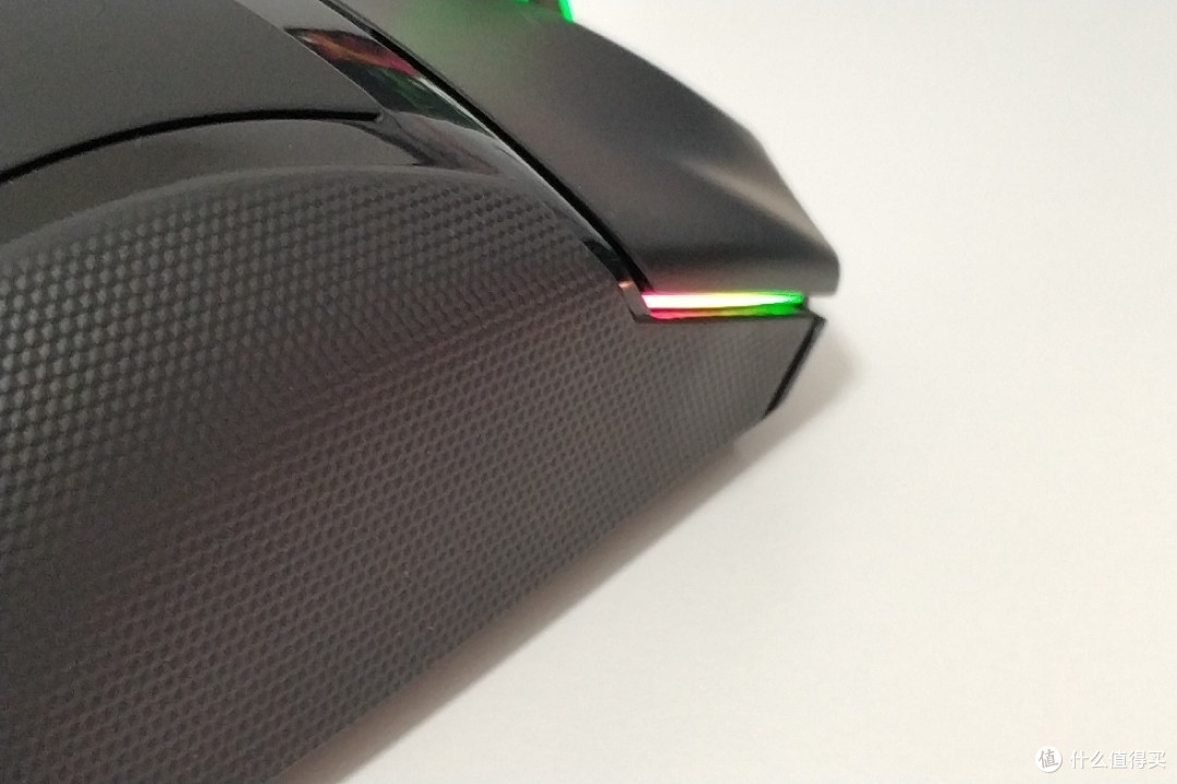 雷蛇(Razer)电竞新旗舰:巴塞利斯蛇终极版开箱评测