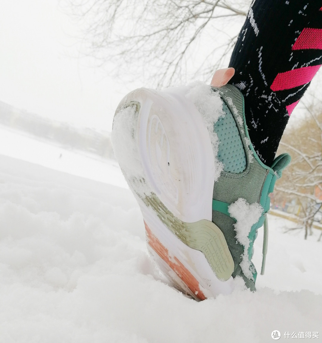 冬天有这一双跑鞋就够了，李宁防风防泼水耐磨防滑冬季跑鞋评测