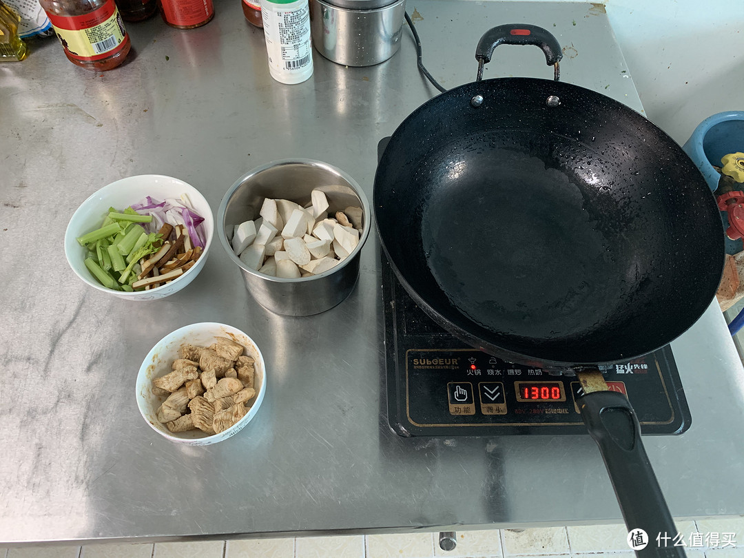 饮食分享 篇三：减肥50斤壮汉五分钟快手午餐之鸡胸炒杏鲍菇