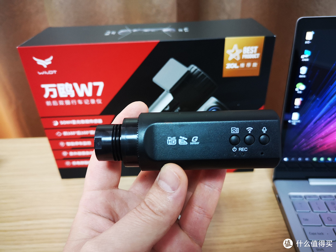 万鸥W7双镜头行车记录仪|鹰的眼睛,任何细节都插翅难逃