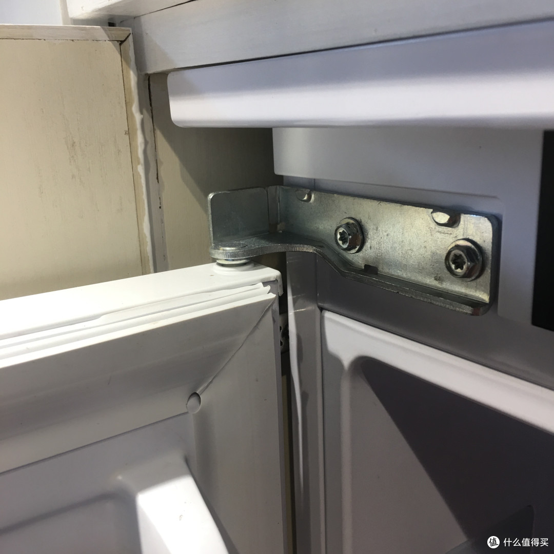 冰箱应该选独立式还是嵌入式?嵌入式冰箱安装复杂吗?