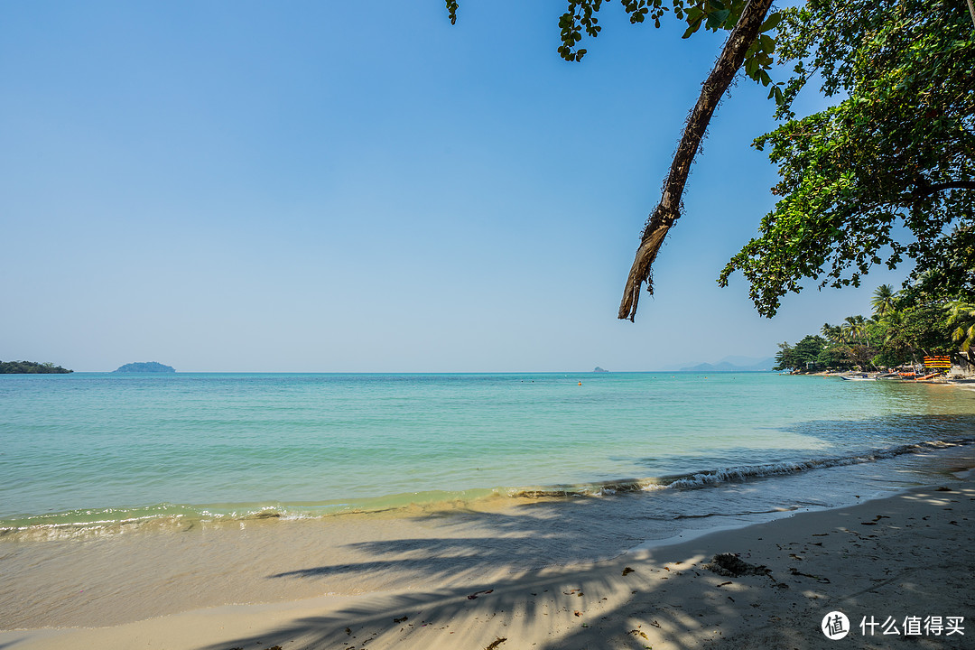 siam bay，人少，水好，这片沙滩也有酒店，除了买东西不方便，其实住在这挺好的