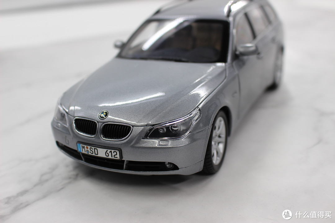 蓝天白云的梦想~~京商1:18 BMW 530i 旅行版开箱评测