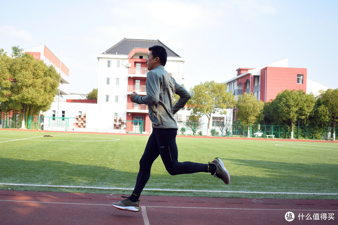 这个冬季因你而温暖—李宁云五代SHIELD跑鞋