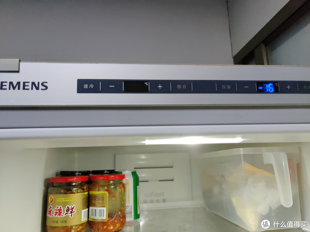 肉眼看是全显示的,但手机拍的时候,是闪烁的,只能分2次拍了