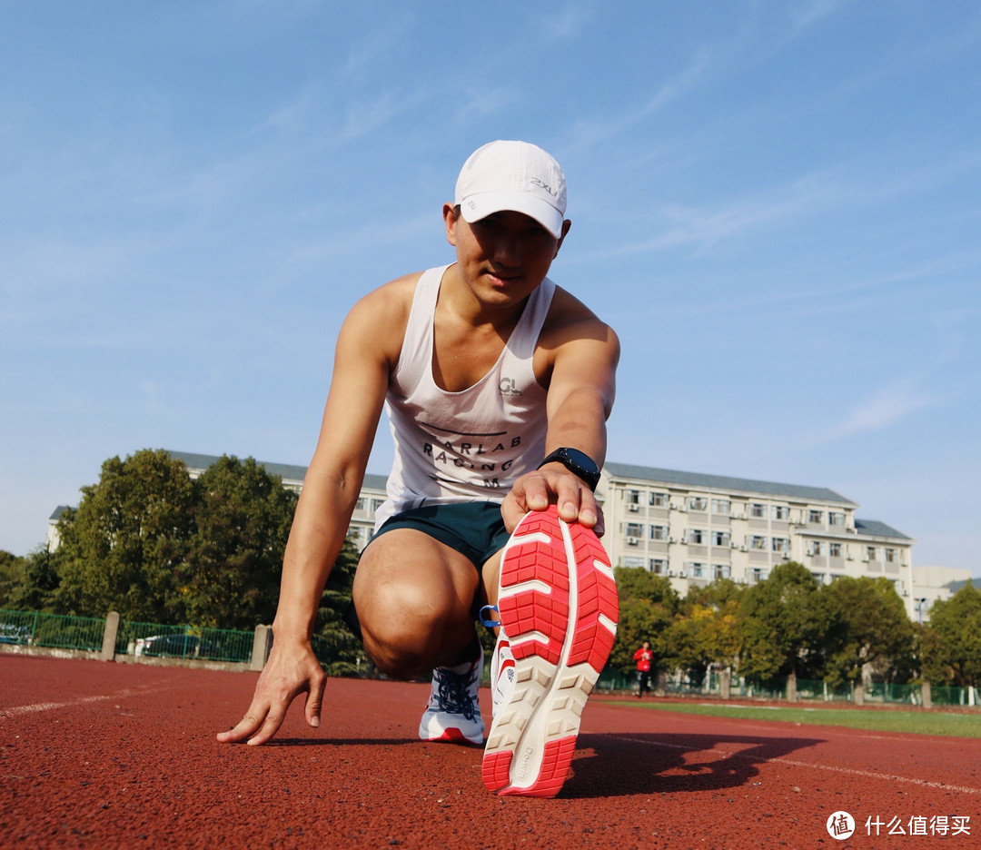 多威征途碳板跑鞋MR3900，为大跑量而生的国民跑鞋。