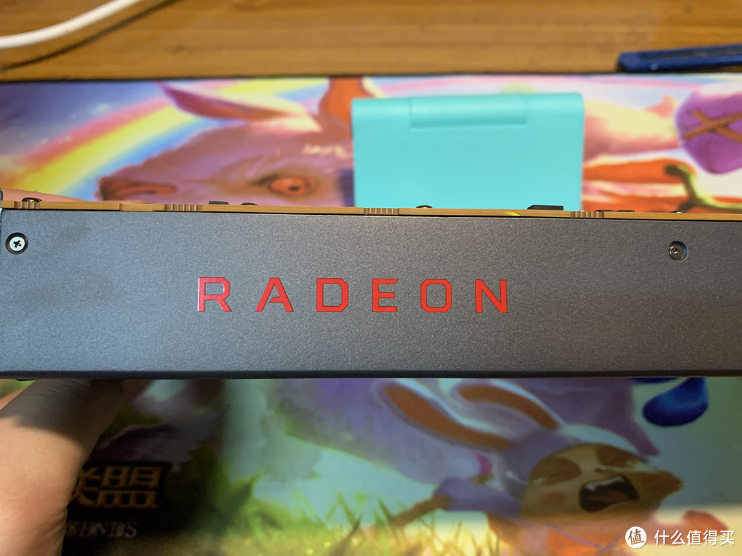 充满信仰加成的“RADEON”，我内心呐喊着：“AMD YES! 奥利给，干就完事了！”