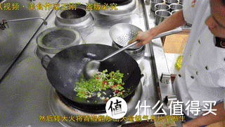 厨师长教你：“青椒炒荷包蛋”的家常做法，味道很赞先收藏起来 