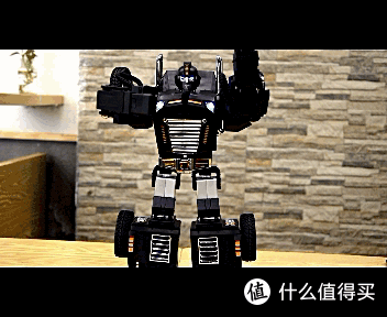 小天才居然也玩起了跨界?能操控机器人的手表也太强了吧!