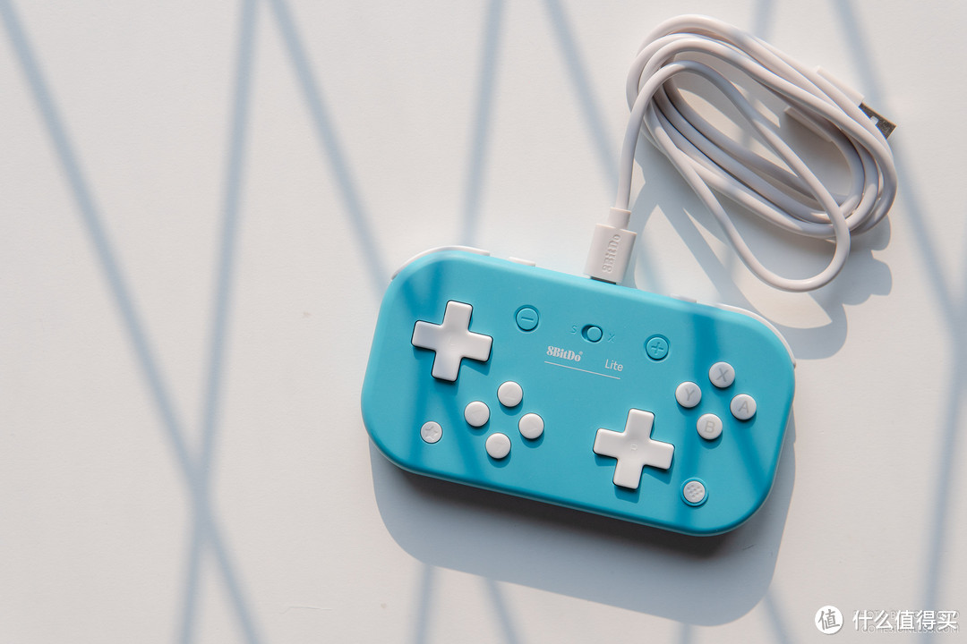 8BitDo Lite - 摇杆和十字键间的抉择