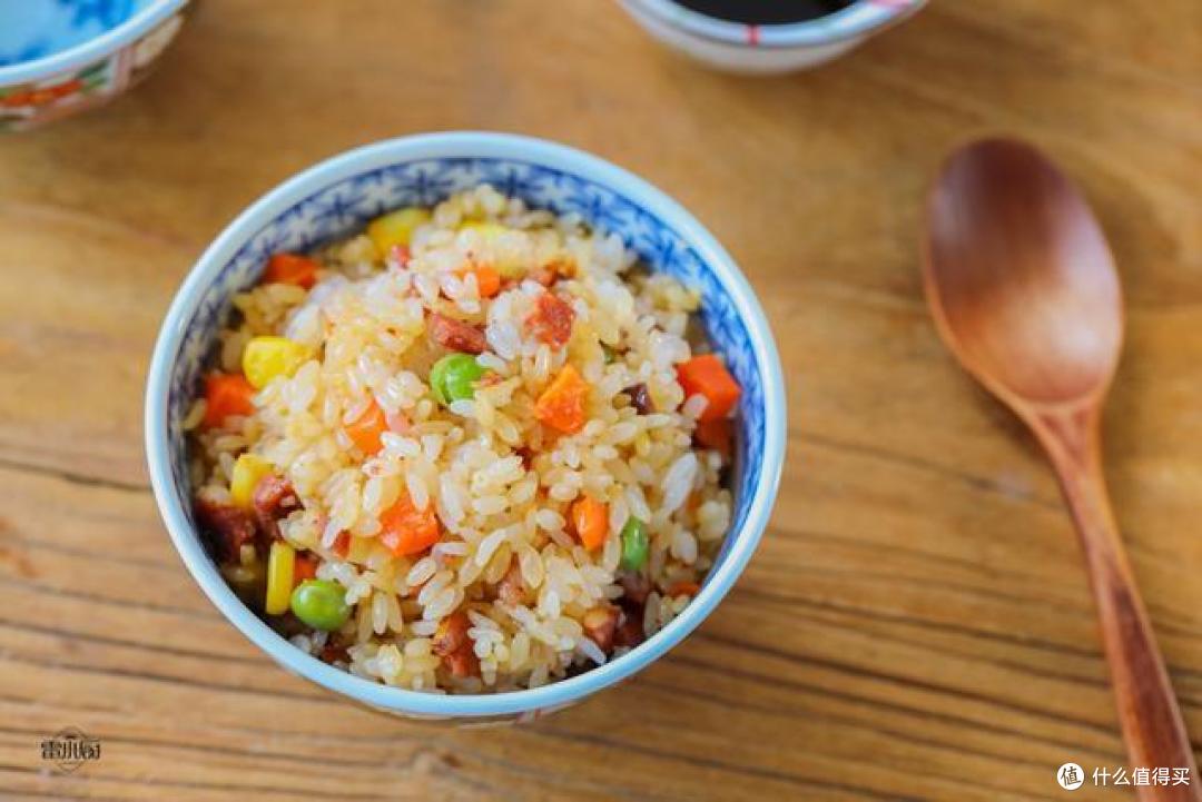 下班回家不想炒菜就这样吃,饭菜一锅出几步就上桌,比叫外卖都快