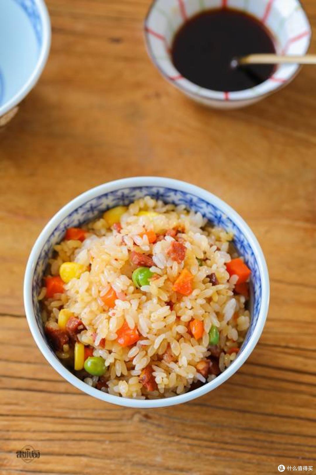 下班回家不想炒菜就这样吃,饭菜一锅出几步就上桌,比叫外卖都快
