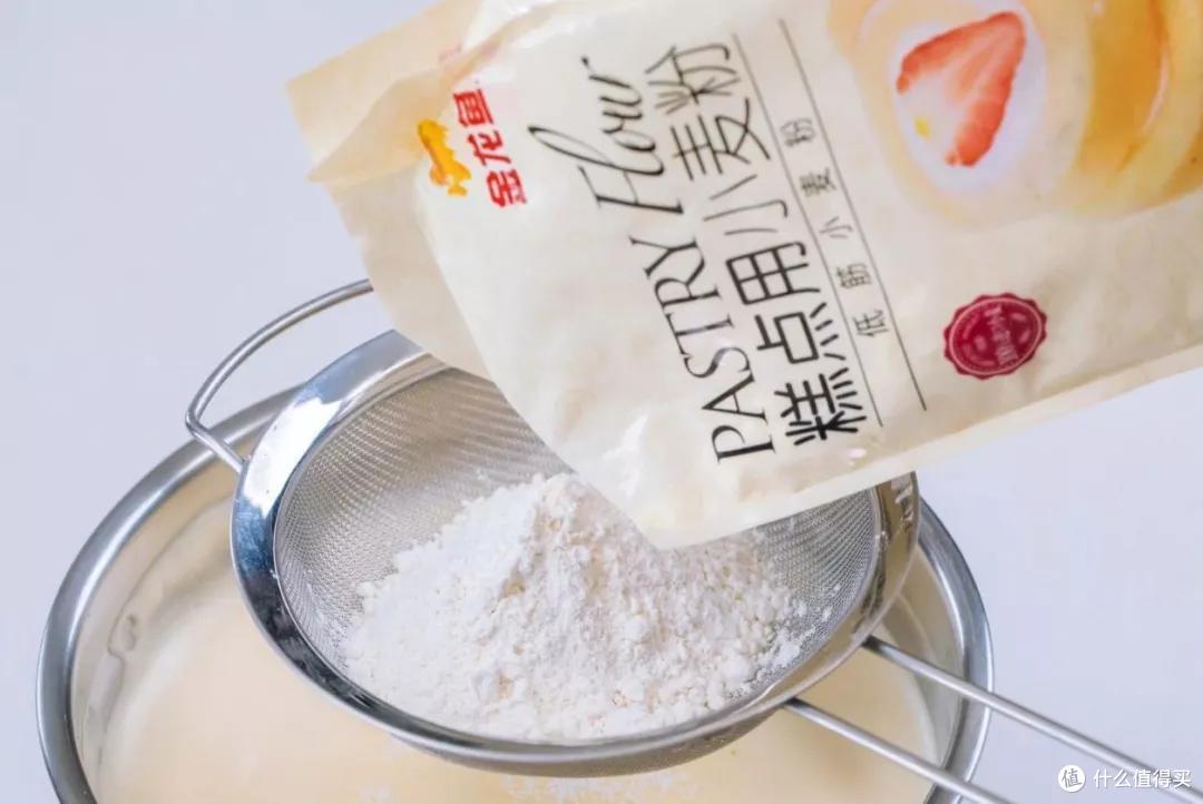 无水蜂蜜脆皮蛋糕做法，配方其实很常见，诀窍是温度不一样
