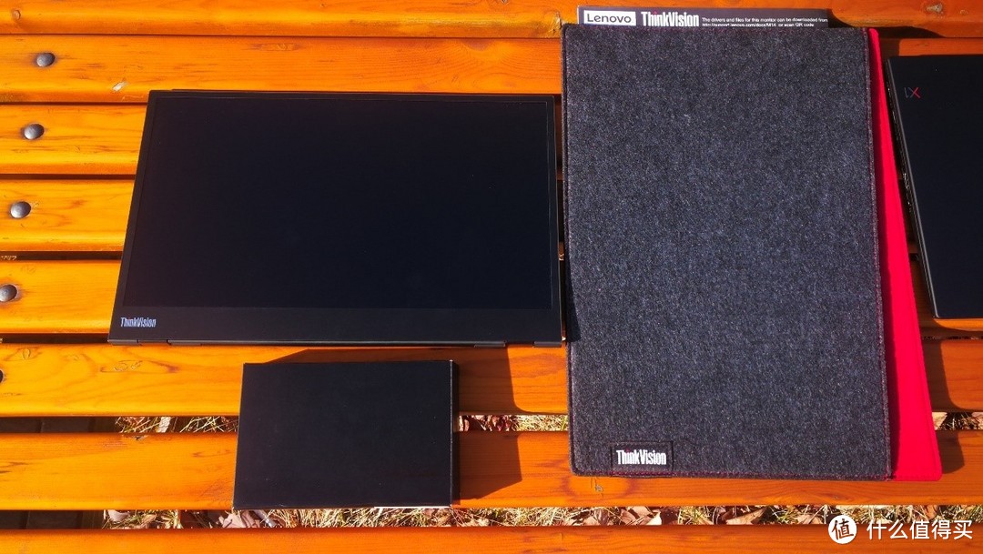 ThinkPad X1 Carbon 7th & ThinkVision M14