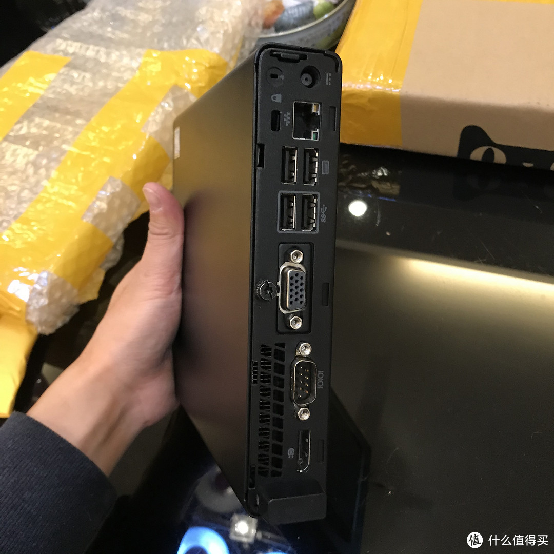 后面2个usb3.0 2个usb2.0，还有个多余的com口，这个早就应该淘汰了吧？