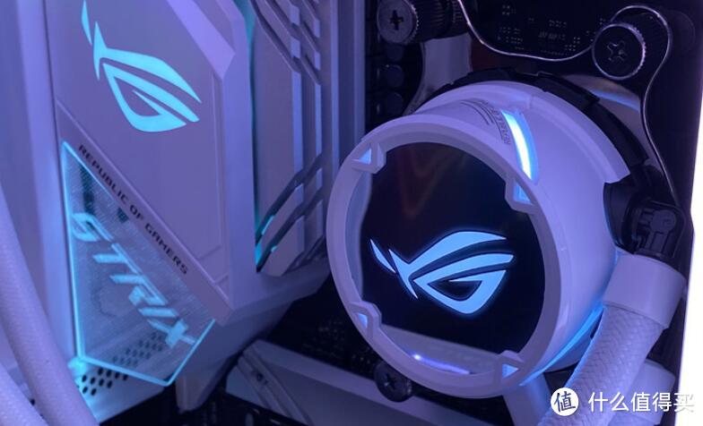 支持Aura Sync的小白龙:华硕 ROG STRIX LC RGB WE 白色纪念版水冷散热器 上架开售