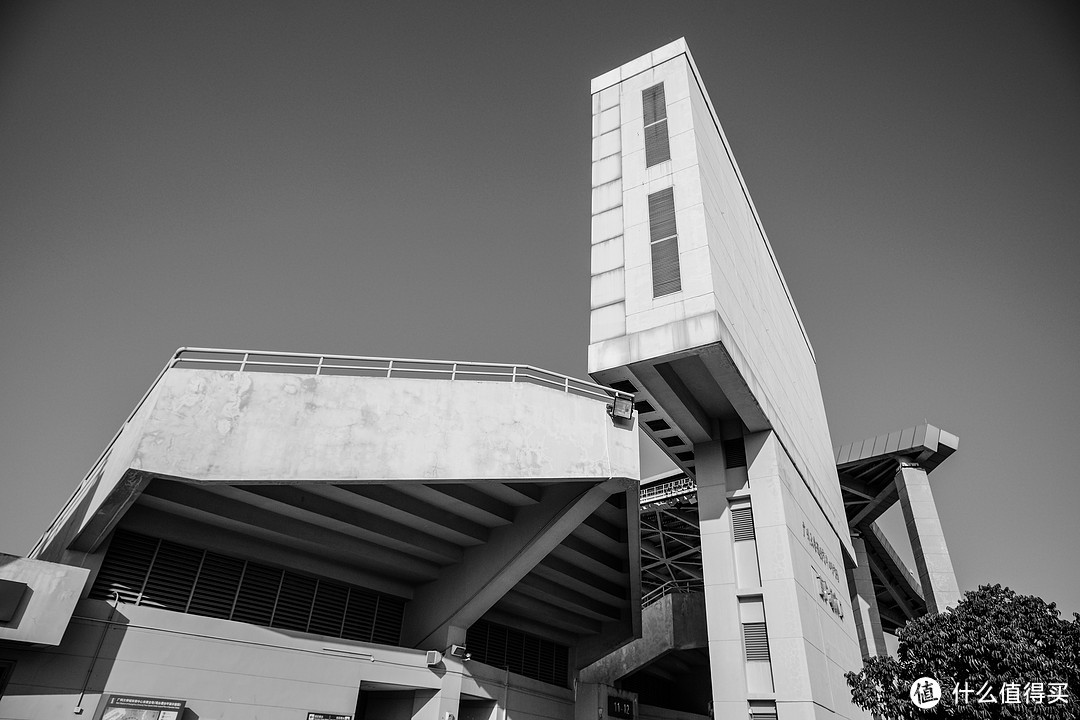 粗犷下的硬实力——中徕14mm f2超广角镜头详细评测