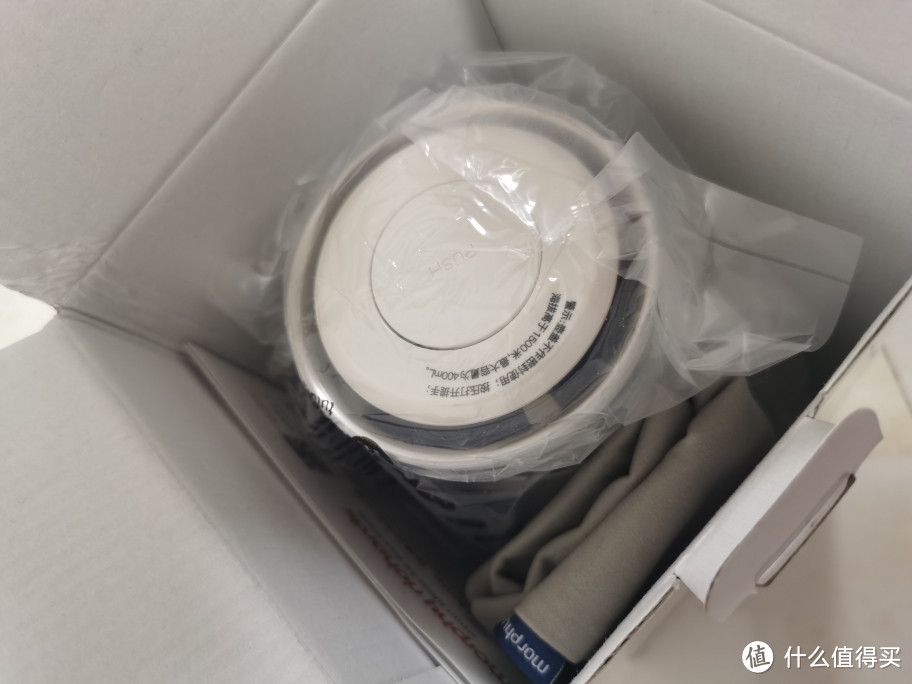 打开包装盒,产品包装仔细,配有完整说明书和装壶用的布袋