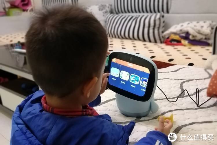 送给孩子更多的陪伴——聪聪AI陪伴教育机器人使用评测