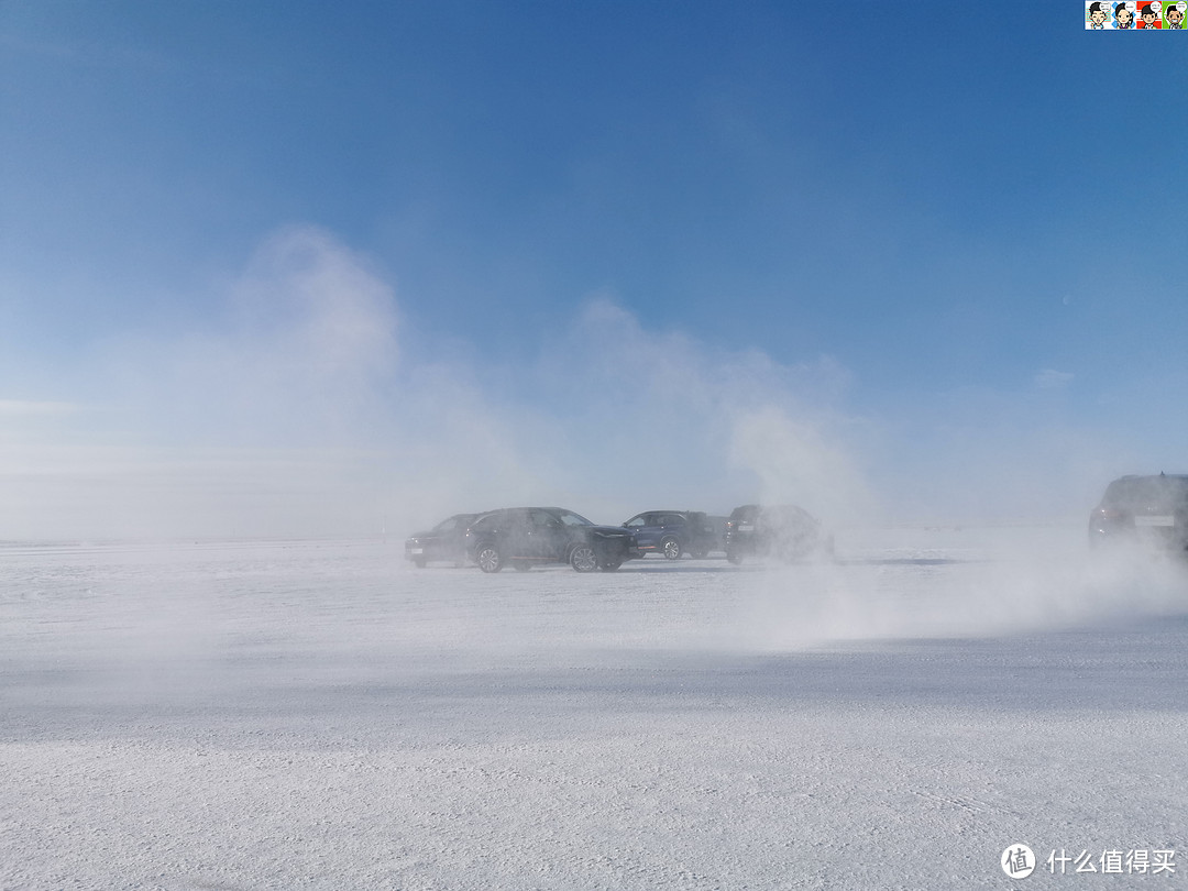 在冰雪上集体保持彼此安全的车距不是件简单的事，由此可见教练员们和CS75 PLUS的实力超群，底气十足。