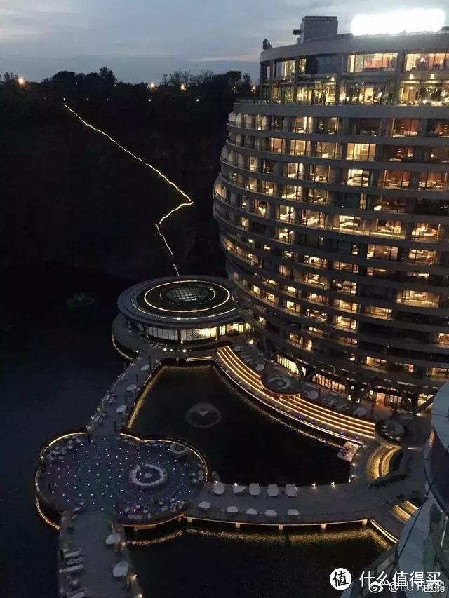 世界唯一建在深坑里的五星酒店，地下88米处，中国花了12年才完工
