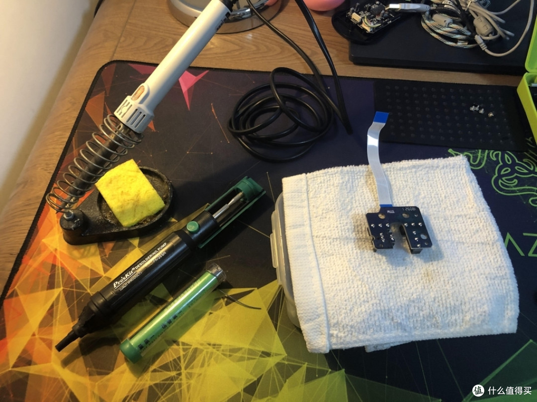 卓威S2游戏鼠标拆解+更换微动+换线过程分享