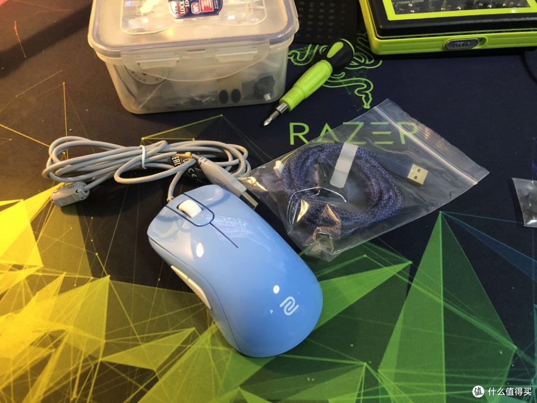 卓威S2游戏鼠标拆解+更换微动+换线过程分享
