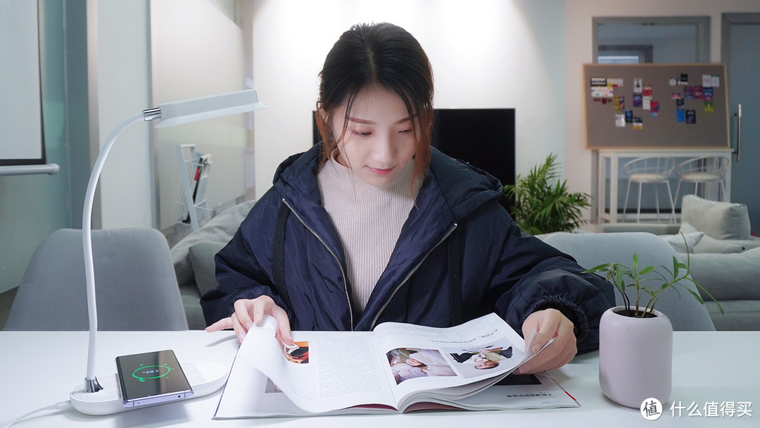 Type-C接口+无线充真香!摩米士MOMAX Q.LED flex台灯上手