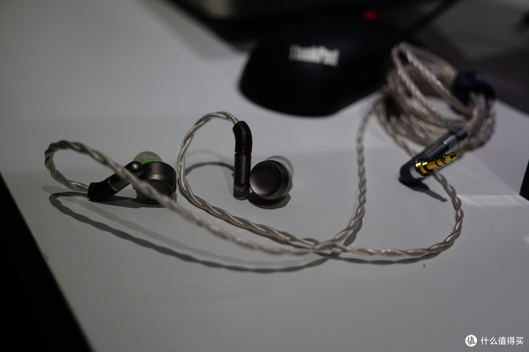 首款纯铍振膜的级动圈dunu达音科luna玥入耳式动圈耳机正式亮相售价1