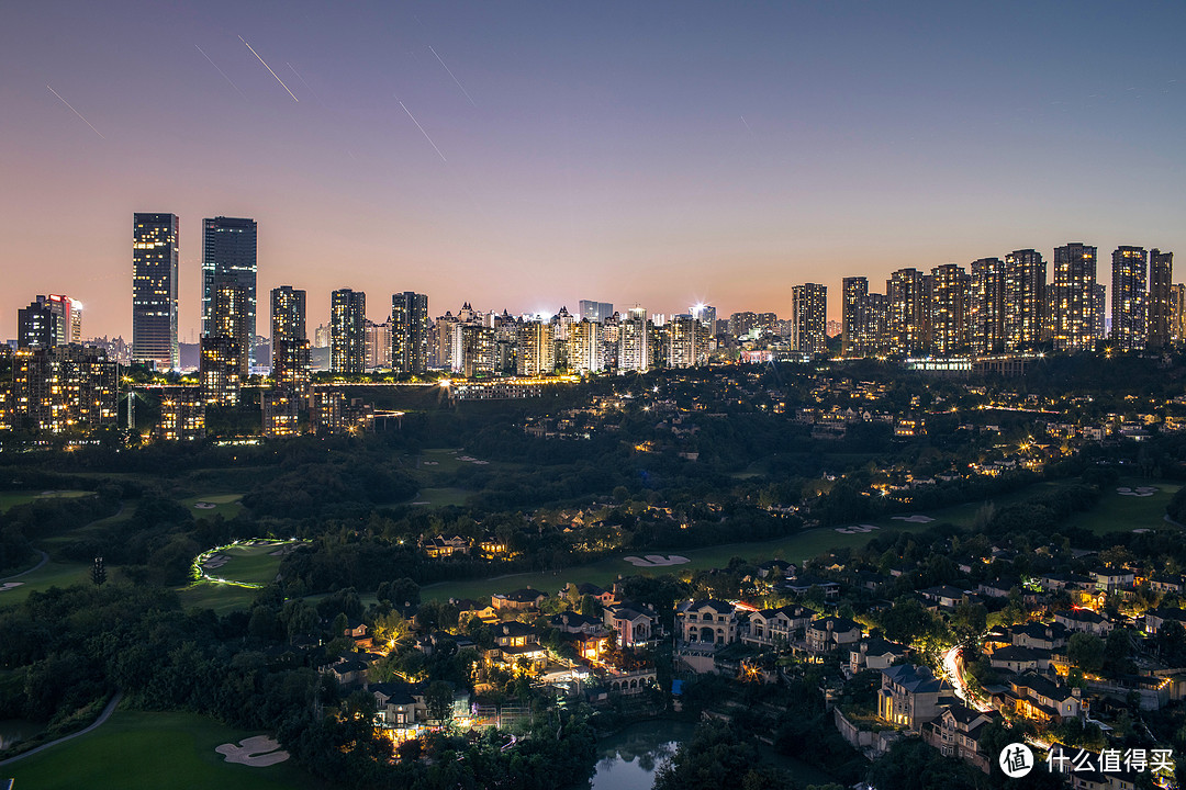 2019年10月，家里拍摄，天气好是我都会记录一下，城市里有光污染也是能拍星空的，拍摄设备：EOS R